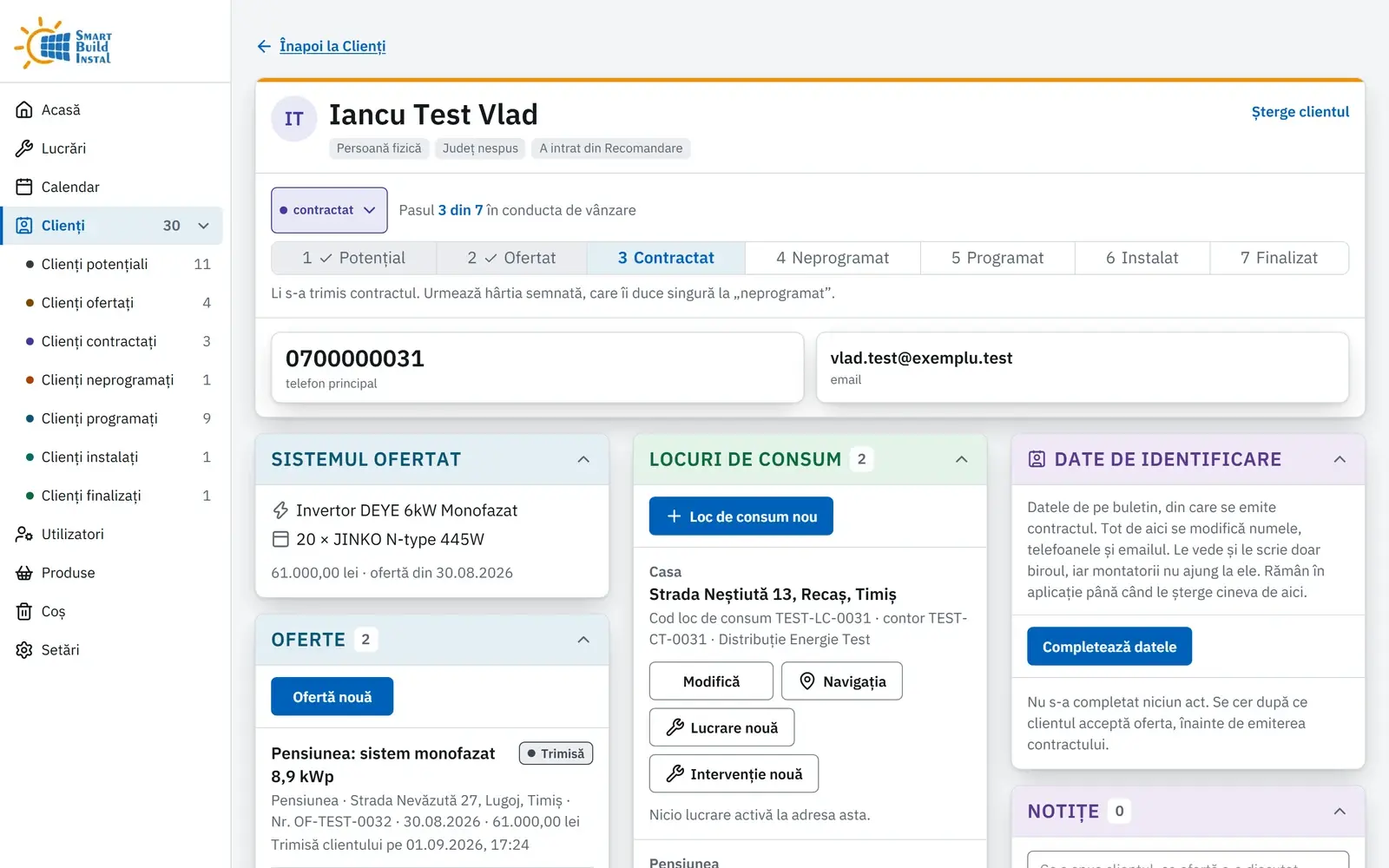 Dosarul unui client de probă pe calculatorul de birou: etapa 3 din 7 în conducta de vânzare, telefon și email, sistemul ofertat cu invertor și panouri, ofertele și locurile de consum